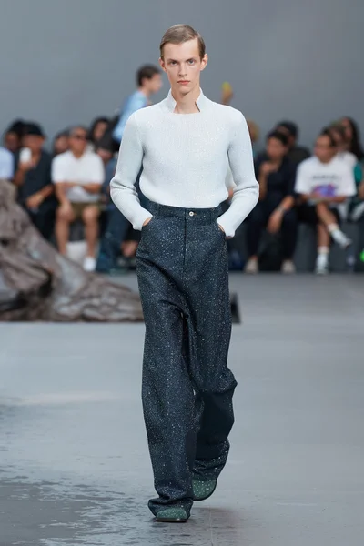 Look 3